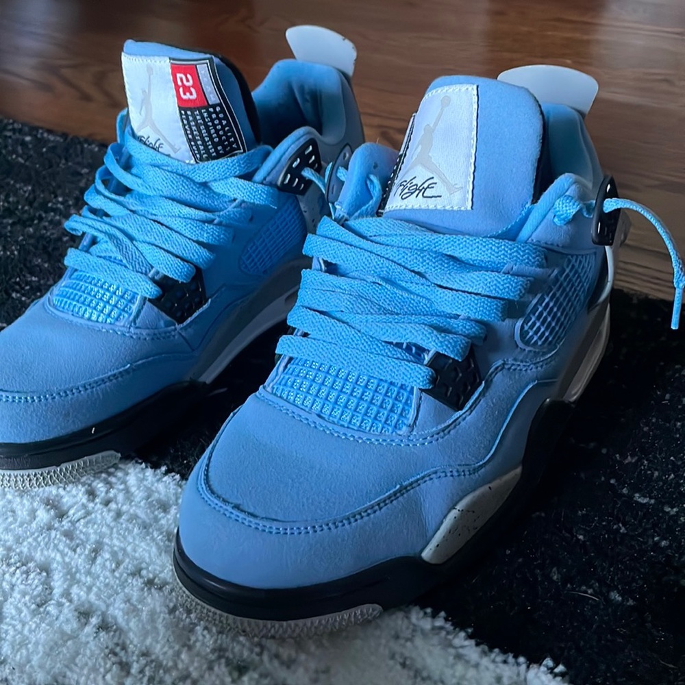 Unc blue 4s